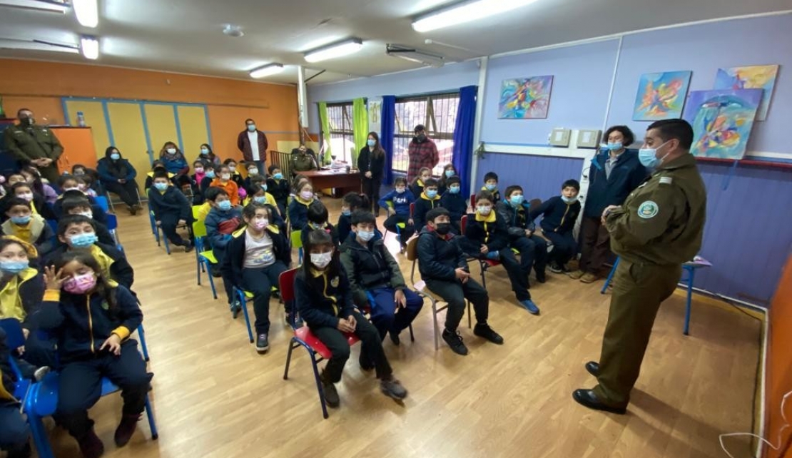 Carabineros dicta charla acerca del Bullying a estudiantes